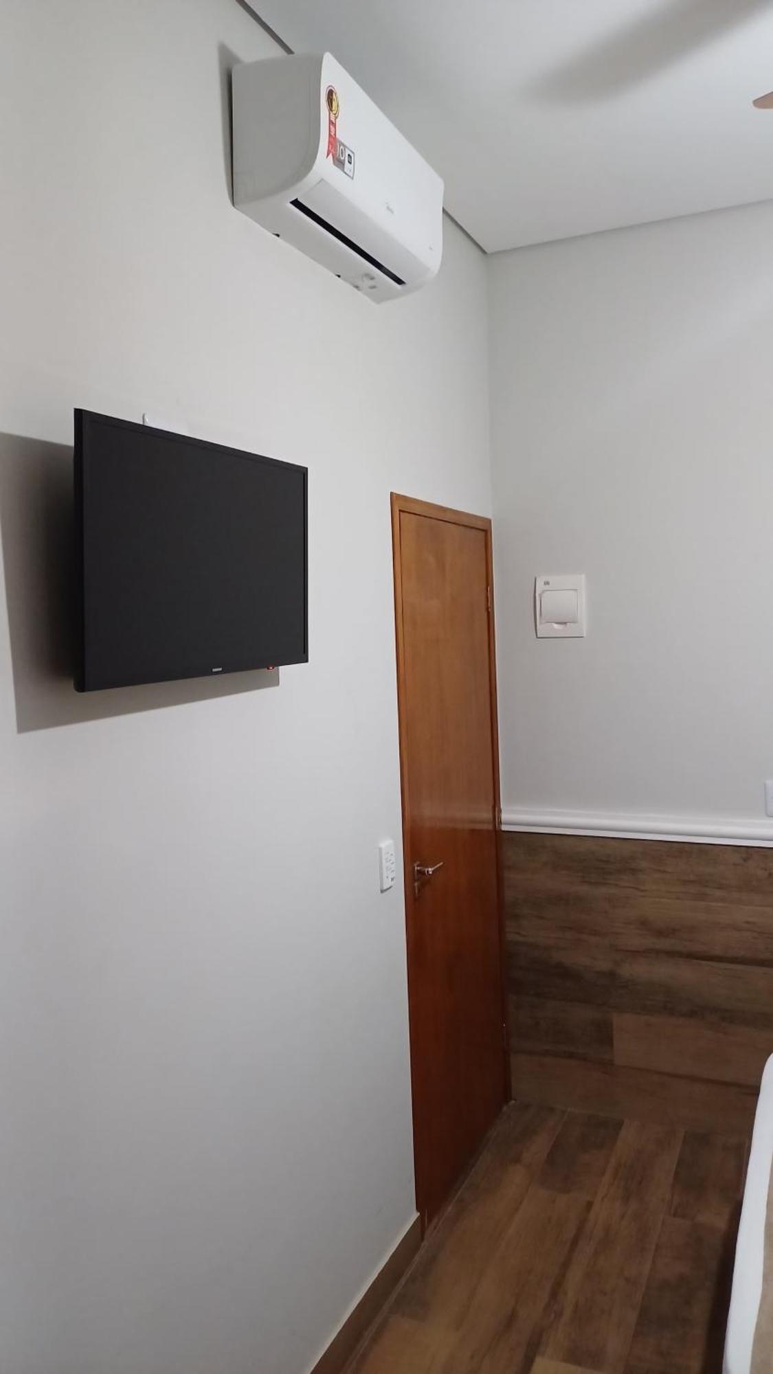 Hotel Nixon Proximo, Rodoviaria, Prefeitura E A Matriz Central Itaí Εξωτερικό φωτογραφία