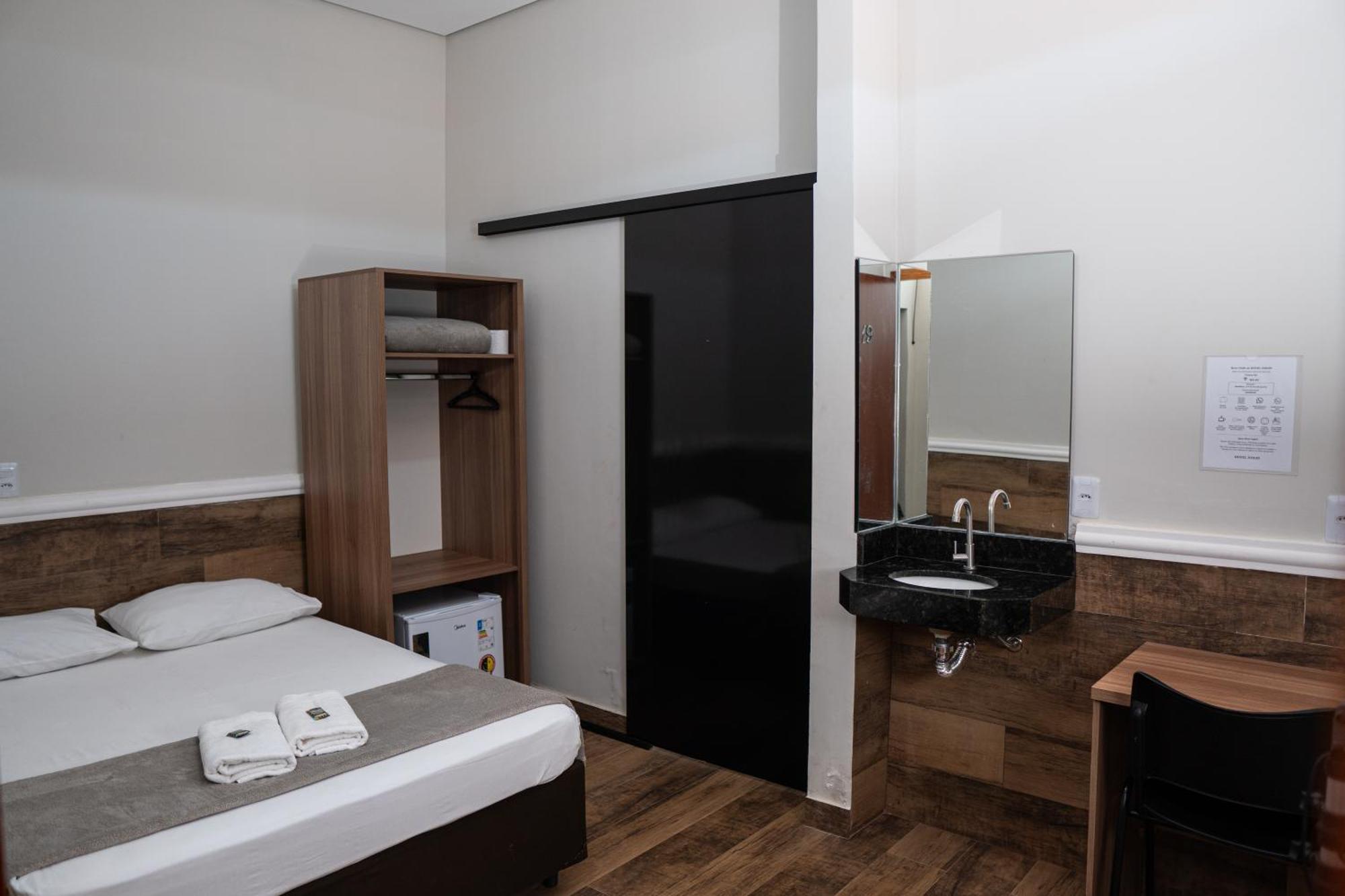 Hotel Nixon Proximo, Rodoviaria, Prefeitura E A Matriz Central Itaí Εξωτερικό φωτογραφία