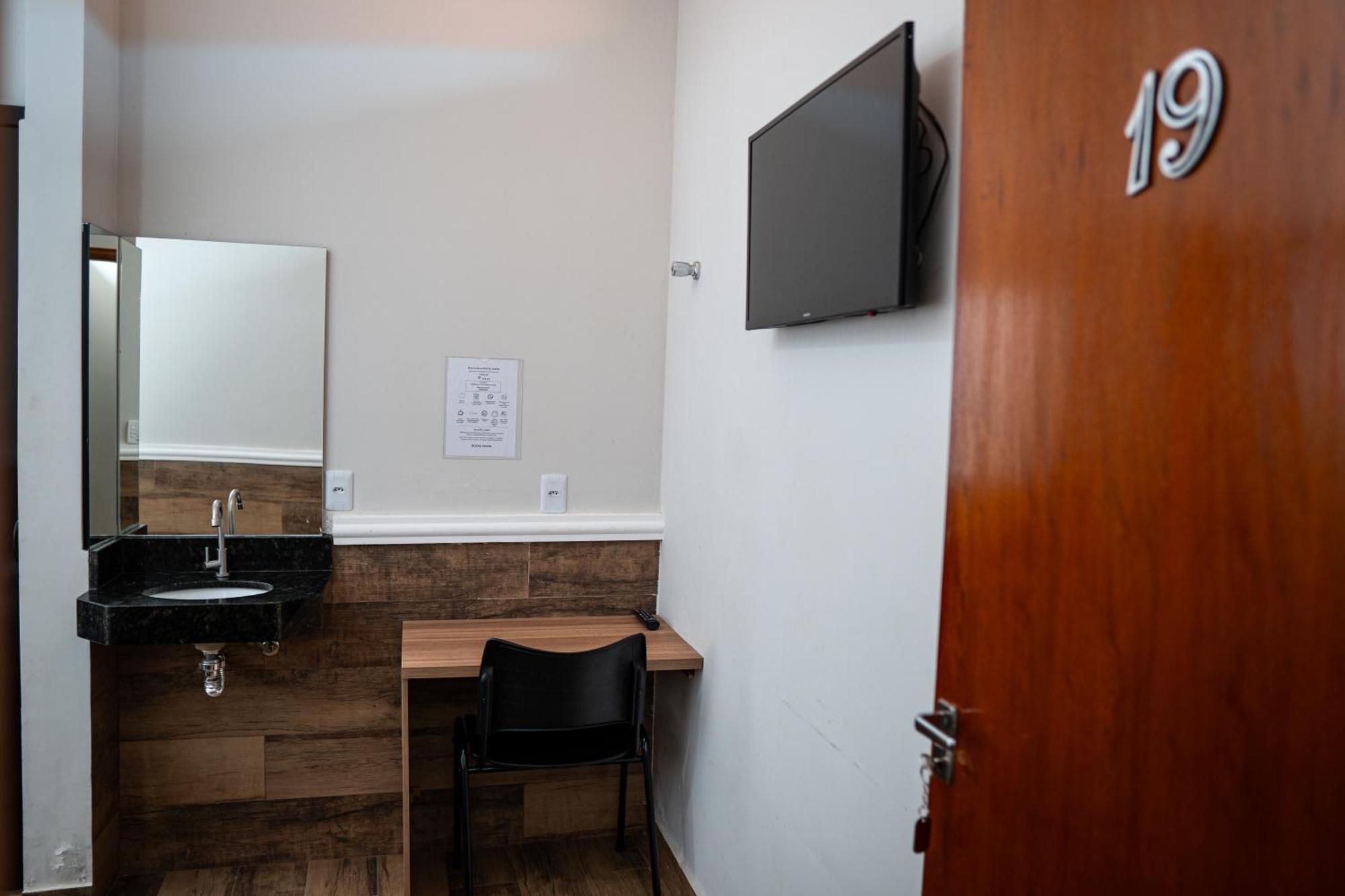 Hotel Nixon Proximo, Rodoviaria, Prefeitura E A Matriz Central Itaí Εξωτερικό φωτογραφία